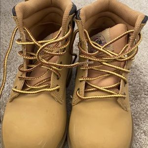 Women’s steel toe work boots